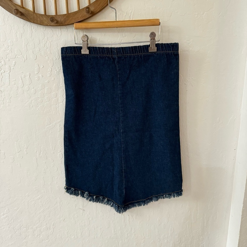 Denim Frayed Hem Line Knee Length Mini Pull On Elastic Waist Stretch Denim Skirt - Picture 4 of 6
